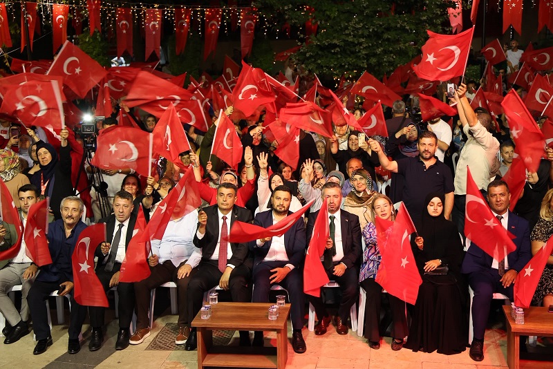 15 TEMMUZ DEMOKRASİ VE MİLLÎ BİRLİK GÜNÜ’NDE KÂĞITHANE TEK YÜREK OLDU