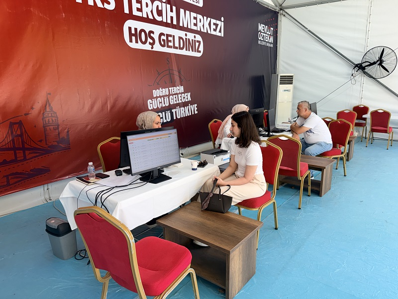 KÂĞITHANE’DE ÜNİVERSİTE ADAYLARINA TERCİH DESTEĞİ