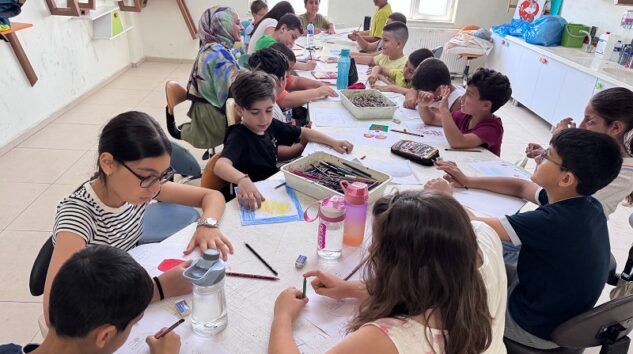 YAZ AKADEMİSİ’NDE ÇOCUKLAR HEM ÖĞRENİYOR HEM ÜRETİYOR