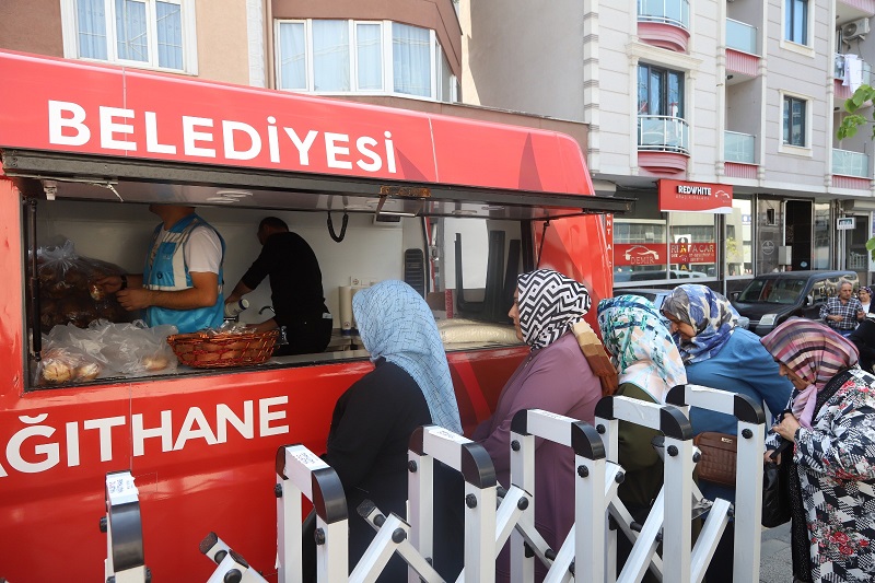 VATANDAŞLARA SICAK ÇORBA İKRAMI
