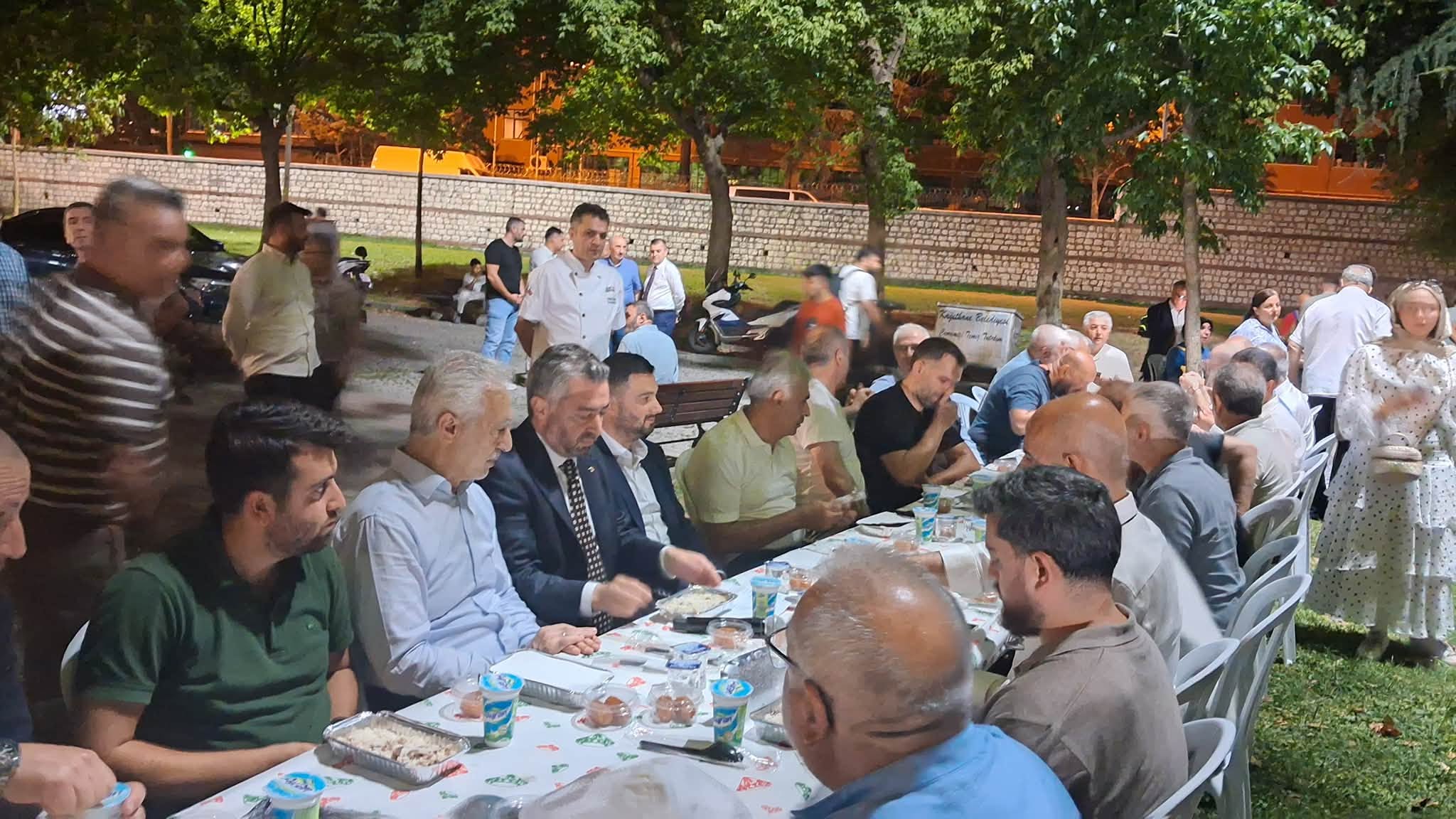 AK PARTİ KAĞITHANE’DEN GEÇMİŞE VEFA