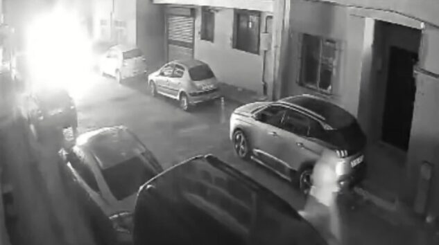 Kağıthane’de aynı firmanın 3 aracı kundaklandı