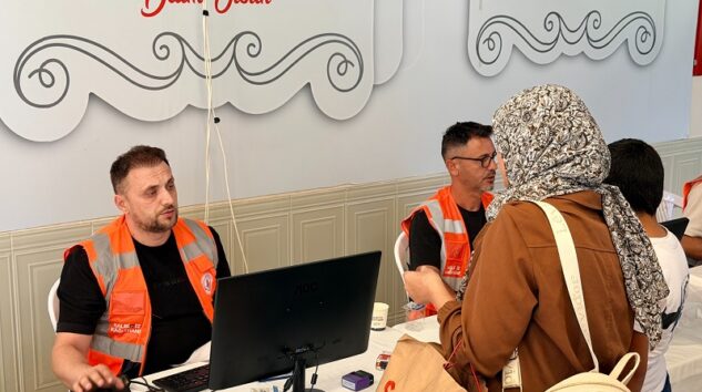KÂĞITHANE BELEDİYESİ’NDEN ÖĞRENCİLERE ÇANTA VE KIRTASİYE DESTEĞİ