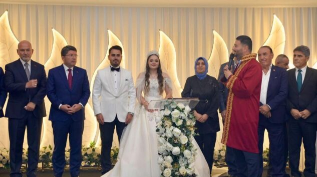 KAĞITHANE’DE GÖRKEMLİ DÜĞÜN: KEMAL VE ASYA DÜNYAEVİNE GİRDİ