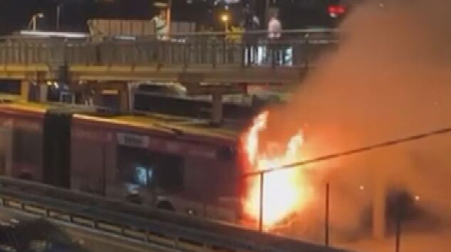 Kağıthane’de metrobüs alevlere teslim oldu