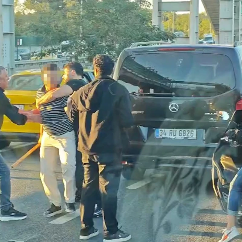 Kağıthane’de trafik kazası sonrası ortalık karıştı