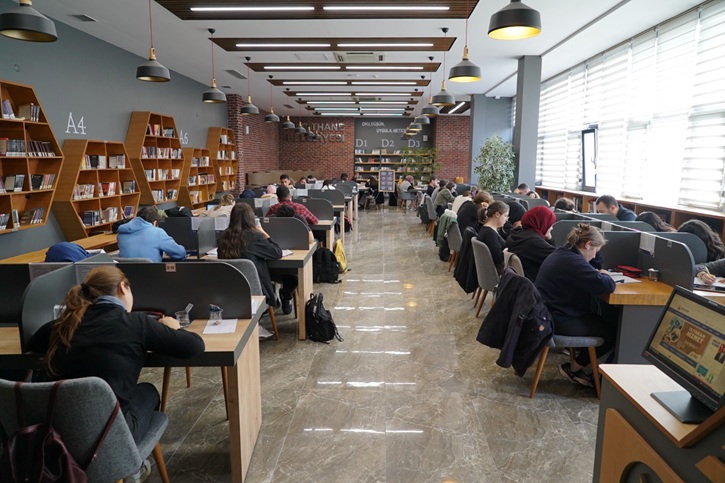 BELEDİYE’DEN ŞEHİR DIŞINDA OKUYAN ÜNİVERSİTE ÖĞRENCİLERİNE EĞİTİM DESTEĞİ