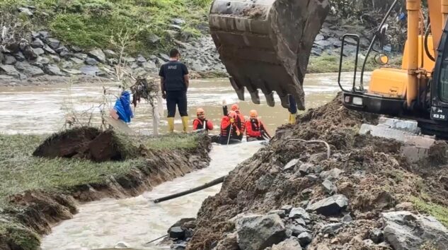 Ayazağa selinde kaybolanlar için Kağıthane’deki gölette su tahliye edildi