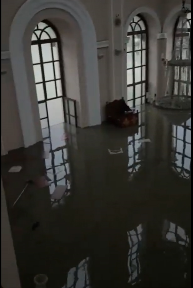 Tarihi Sadabad Camii de sular altında