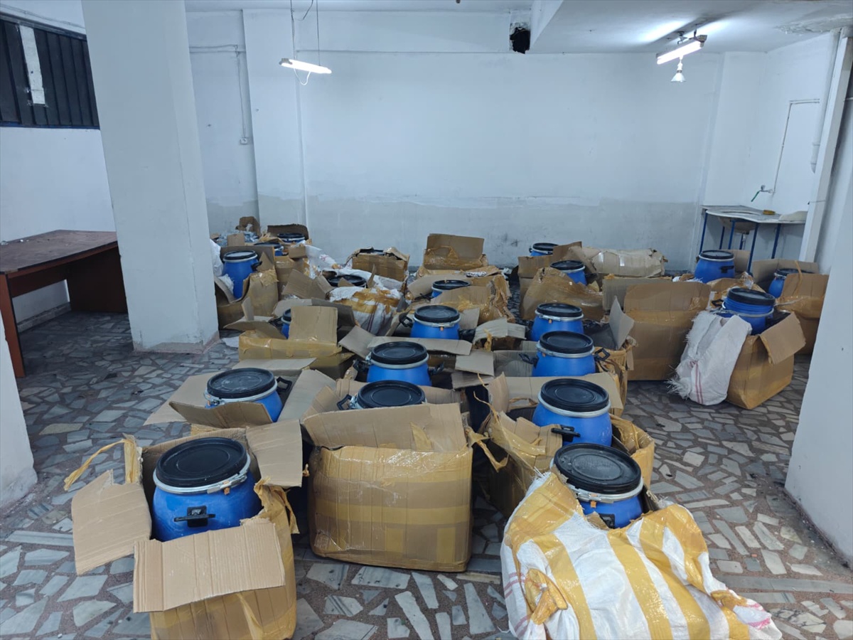 KAĞITHANE’DE KİLOLARCA UYUŞTURUCU YAKALANDI