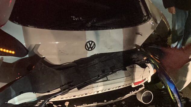 Asker konvoyunda şerit değiştiren araç çarptı, bir sürücü yaralandı